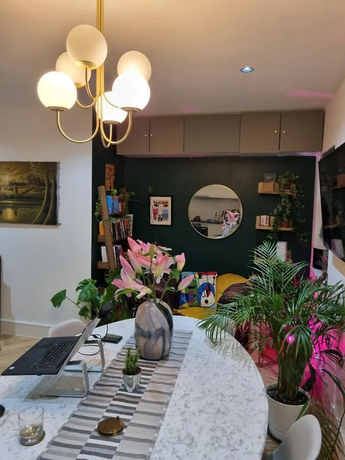 Bright Spacious Apartment In The Park Londres